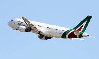 Alitalia, al via la procedura di vendita Alitalia, al via la procedura di vendita