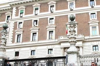 Conte e uso scorta, compagna premier non salì su auto blu Conte e uso scorta, compagna premier non salì su auto blu