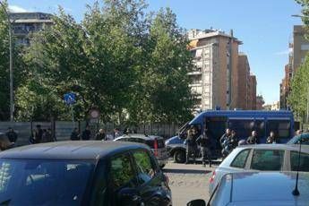Casa popolare a rom, proteste a Casal Bruciato Casa popolare a rom, proteste a Casal Bruciato