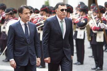 Sarraj ha chiesto a Macron di prendere le distanze da Haftar Sarraj ha chiesto a Macron di prendere le distanze da Haftar