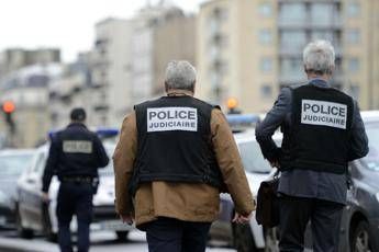 Agente dei servizi segreti italiani trovato morto a Parigi Agente dei servizi segreti italiani trovato morto a Parigi
