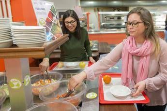 Mangiare bene e sprecare meno? Si impara a mensa con il 'nudging' Mangiare bene e sprecare meno? Si impara a mensa con il 'nudging'