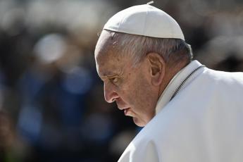 Papa Francesco prega per vittime attentato sinagoga