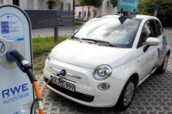 Fca, avviati i lavori per la 500 elettrica a Mirafiori Fca, avviati i lavori per la 500 elettrica a Mirafiori