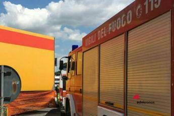 Roma, ciclista muore investito da camion Roma, ciclista muore investito da camion
