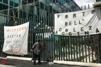 Elemosiniere venga anche da noi, appello occupanti Elemosiniere venga anche da noi, appello occupanti