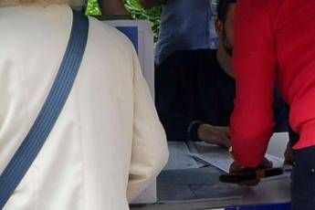 Assalto a gazebo Lega, ragazza ferita Assalto a gazebo Lega, ragazza ferita