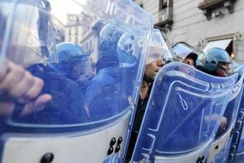 Scontri a Firenze, Salvini: Teppisti in piazza Scontri a Firenze, Salvini: Teppisti in piazza