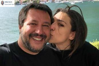 Salvini posta selfie con la fidanzata Salvini posta selfie con la fidanzata