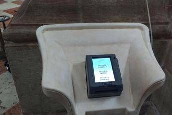 Non solo l'obolo col Pos, la messa si 'ordina' online a 11 euro Non solo l'obolo col Pos, la messa si 'ordina' online a 11 euro