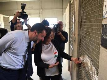 Salvini al canile di Bari: Combattere il randagismo Salvini al canile di Bari: Combattere il randagismo
