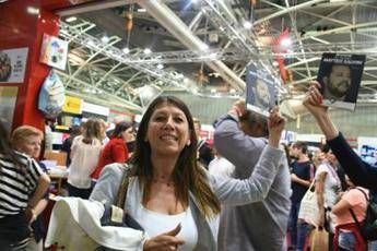 Libro Salvini, Altaforte: Ma quale flop, già stampate 10mila copie Libro Salvini, Altaforte: Ma quale flop, già stampate 10mila copie