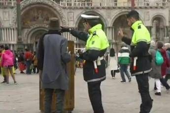 La provocazione italiana di Banksy La provocazione italiana di Banksy