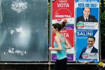 Manifesti bye bye, la campagna elettorale si fa online Manifesti bye bye, la campagna elettorale si fa online