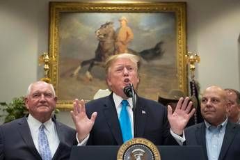 Trump: Huawei pericolosa, ma accordo possibile Trump: Huawei pericolosa, ma accordo possibile