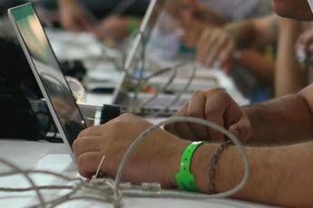 Coronavirus, allarme Fbi: Hacker cinesi contro centri ricerca vaccino Usa Coronavirus, allarme Fbi: Hacker cinesi contro centri ricerca vaccino Usa
