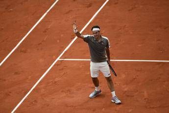 Federer elimina Sonego in tre set Federer elimina Sonego in tre set
