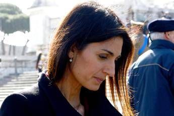 Roma, Raggi su ragazze investite: Non si può morire così Roma, Raggi su ragazze investite: Non si può morire così