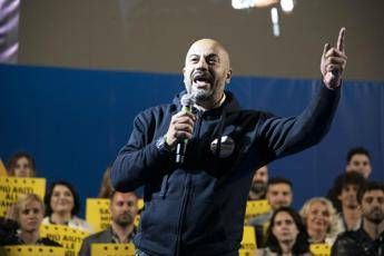 Elezioni Gb, Paragone a M5S: Coerenza paga Elezioni Gb, Paragone a M5S: Coerenza paga