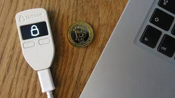 Scoperte su Google Play false app di Trezor per criptovalute Scoperte su Google Play false app di Trezor per criptovalute