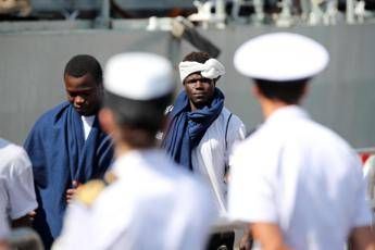 Migranti, Lamorgese invia militari in Sicilia