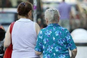 Fase 2, anziani dovranno limitare le uscite Fase 2, anziani dovranno limitare le uscite