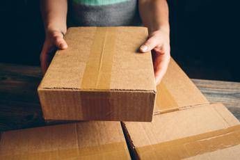 E-commerce che passione, ma ad ogni clic un pacco da smaltire E-commerce che passione, ma ad ogni clic un pacco da smaltire
