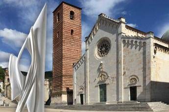 Le opere dell'uruguayano Pablo Atchugarry in mostra a Pietrasanta Le opere dell'uruguayano Pablo Atchugarry in mostra a Pietrasanta