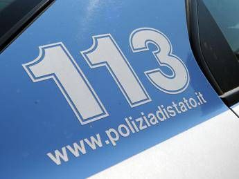 Volante polizia si cappotta a Roma, 4 feriti Volante polizia si cappotta a Roma, 4 feriti
