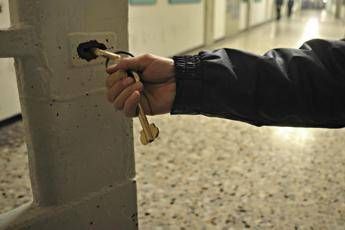 Virus, casi sospetti in carcere: allarme in Inghilterra Virus, casi sospetti in carcere: allarme in Inghilterra