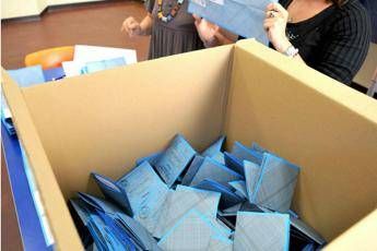 Sondaggio: Lega giù e Pd sale Sondaggio: Lega giù e Pd sale