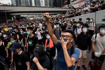 Alta tensione a Hong Kong per lo sciopero generale Alta tensione a Hong Kong per lo sciopero generale