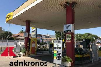 Giallo Torvaianica, in video uomo con tanica benzina: è Raco? Giallo Torvaianica, in video uomo con tanica benzina: è Raco?