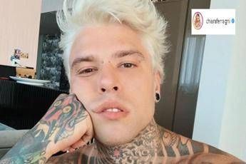Fedez si fa biondo Fedez si fa biondo