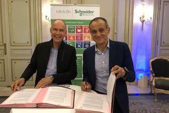 La Fondazione Schneider Electric sigla una partnership con la Fondazione Solar Impulse La Fondazione Schneider Electric sigla una partnership con la Fondazione Solar Impulse