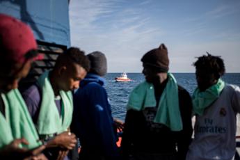 Migranti, l'Ue boccia risoluzione sui salvataggi
