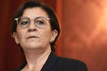 Da Di Maio a Paragone, M5S contro Trenta: Molla la casa Da Di Maio a Paragone, M5S contro Trenta: Molla la casa