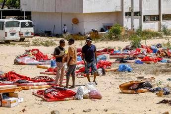 Libia, 350 migranti liberati da centro bombardato