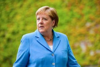 Coronavirus, Germania: Merkel negativa anche a secondo test Coronavirus, Germania: Merkel negativa anche a secondo test