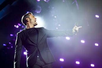 Fase 2, tour Tiziano Ferro slitta al 2021