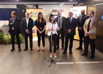 Raggi: Acquisto biglietto bus con credito da bottiglie in Pet, primi in Europa Raggi: Acquisto biglietto bus con credito da bottiglie in Pet, primi in Europa
