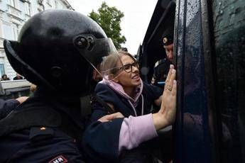 Manifestazione a Mosca, Lyubov Sobol fermata prima dell'inizio della protesta Manifestazione a Mosca, Lyubov Sobol fermata prima dell'inizio della protesta