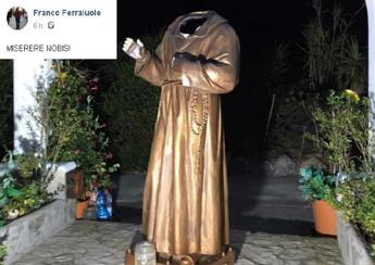Decapitata la statua di Padre Pio a Ponza