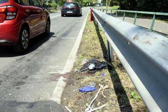Travolge 2 ragazzi in scooter: uno muore, l'altro è gravissimo Travolge 2 ragazzi in scooter: uno muore, l'altro è gravissimo