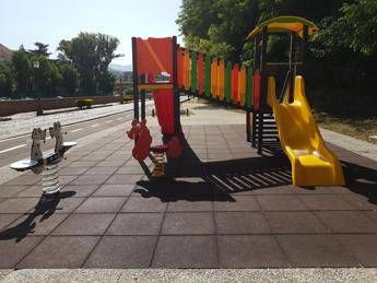 A Cosenza la prima area giochi in plastica riciclata della Calabria A Cosenza la prima area giochi in plastica riciclata della Calabria