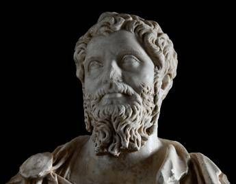 Dal bagagliaio di un Suv al Colosseo, busto Settimio Severo esposto fino al 25 agosto Dal bagagliaio di un Suv al Colosseo, busto Settimio Severo esposto fino al 25 agosto