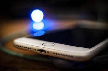 Apple sfida gli hacker, 1 milione di dollari per chi viola un iPhone Apple sfida gli hacker, 1 milione di dollari per chi viola un iPhone