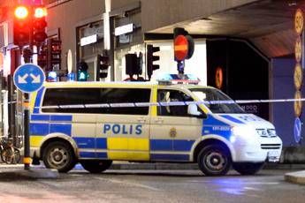 Svezia, figlio prigioniero in casa per 30 anni: arrestata Svezia, figlio prigioniero in casa per 30 anni: arrestata