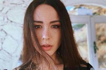 Aurora Ramazzotti: Ho un'emergenza ma non riesco a tornare a casa Aurora Ramazzotti: Ho un'emergenza ma non riesco a tornare a casa