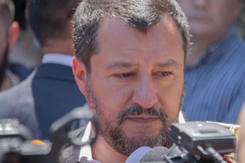 Salvini: Indagate me e non poliziotti per mio figlio su moto d'acqua